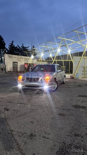 Mercedes E 220 2001, 401,000 km - 2.2 l - Bakı