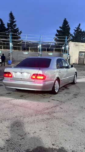 Mercedes E 220 2001, 401,000 km - 2.2 l - Bakı