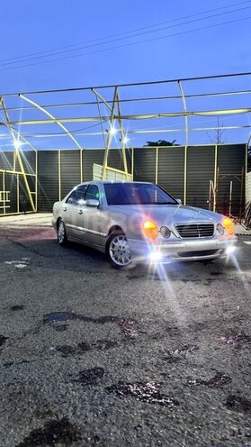 Mercedes E 220 2001, 401,000 km - 2.2 l - Bakı