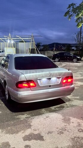 Mercedes E 220 2001, 401,000 km - 2.2 l - Bakı