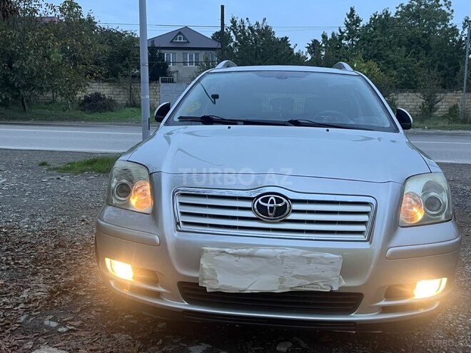 Toyota Avensis 2004, 280,000 km - 2.0 l - Quba