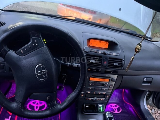 Toyota Avensis 2004, 280,000 km - 2.0 l - Quba