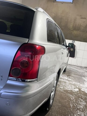 Toyota Avensis 2004, 280,000 km - 2.0 l - Quba
