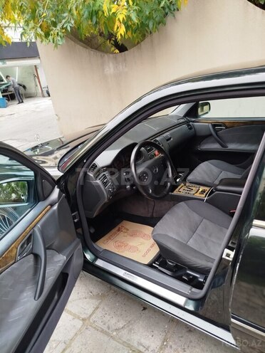 Mercedes E 240 2000, 324,300 km - 2.6 л - Bakı