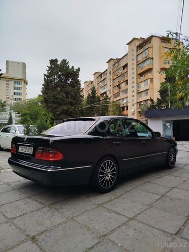 Mercedes E 240 2000, 324,300 km - 2.6 л - Bakı