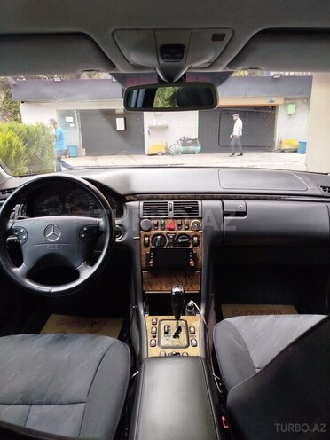 Mercedes E 240 2000, 324,300 km - 2.6 л - Bakı