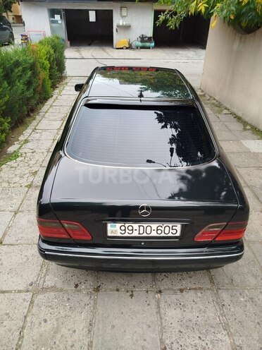 Mercedes E 240 2000, 324,300 km - 2.6 л - Bakı