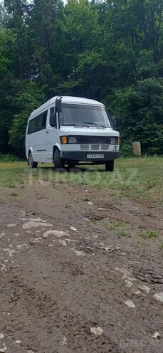 Mercedes 208 D 1993, 250,000 km - 2.9 l - Quba