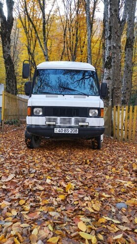 Mercedes 208 D 1993, 250,000 km - 2.9 l - Quba