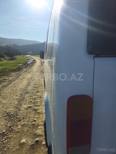 Mercedes 208 D 1993, 250,000 km - 2.9 l - Quba