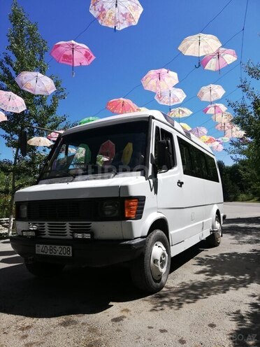 Mercedes 208 D 1993, 250,000 km - 2.9 l - Quba