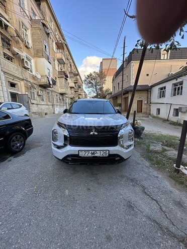 Mitsubishi Outlander 2023, 22,850 km - 2.5 l - Bakı