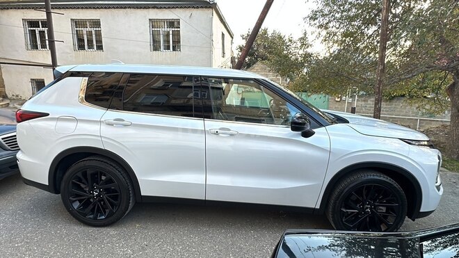 Mitsubishi Outlander 2023, 22,850 km - 2.5 l - Bakı