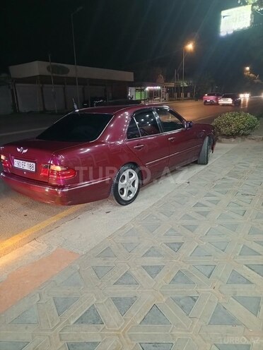 Mercedes E 250 1995, 354,916 km - 2.5 l - Bakı