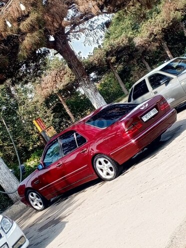 Mercedes E 250 1995, 354,916 km - 2.5 l - Bakı