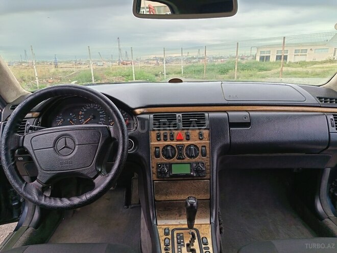 Mercedes E 240 1999, 353,000 km - 2.4 л - Bakı