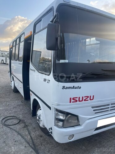 Isuzu NP 37 2011, 450,000 km - 4.3 l - Sumqayıt