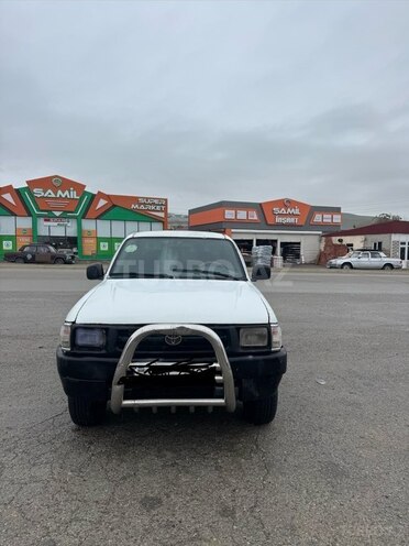 Toyota Hilux 1999, 369,929 km - 3.0 l - Qobustan