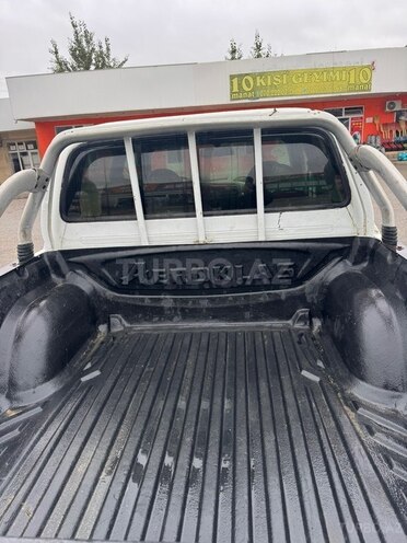 Toyota Hilux 1999, 369,929 km - 3.0 l - Qobustan