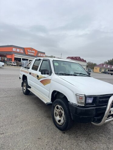 Toyota Hilux 1999, 369,929 km - 3.0 l - Qobustan