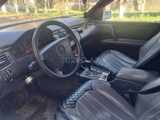 Mercedes E 250 1996, 300,000 km - 2.5 l - Cəlilabad