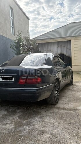 Mercedes E 240 1998, 285,000 km - 2.4 l - Bakı