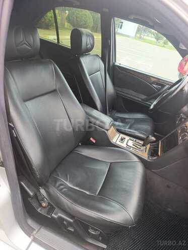 Mercedes E 240 2001, 412,000 km - 2.4 л - Saatlı