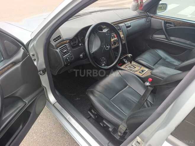 Mercedes E 240 2001, 412,000 km - 2.4 л - Saatlı