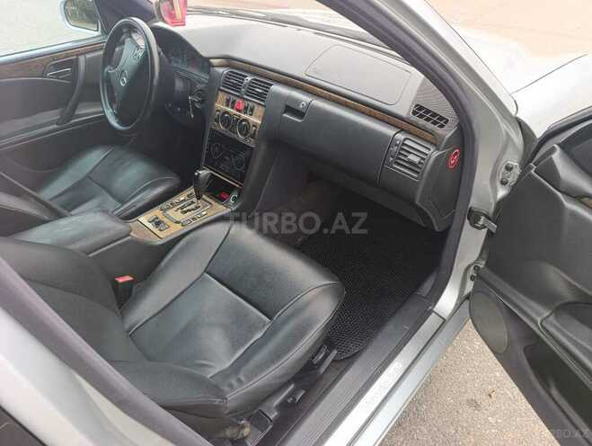 Mercedes E 240 2001, 412,000 km - 2.4 л - Saatlı