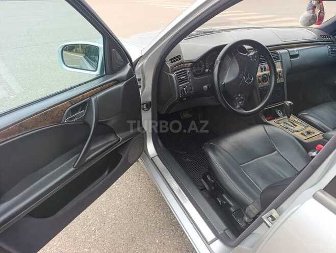 Mercedes E 240 2001, 412,000 km - 2.4 л - Saatlı