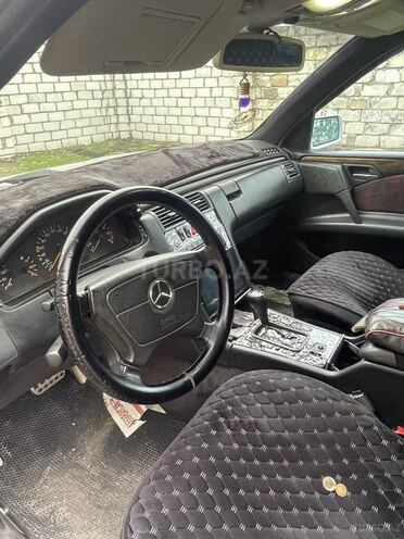Mercedes E 240 1998, 160,000 km - 2.4 l - Qazax