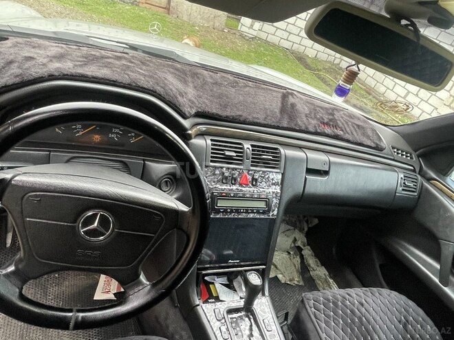 Mercedes E 240 1998, 160,000 km - 2.4 l - Qazax