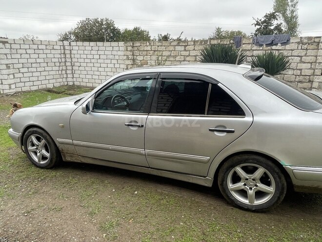Mercedes E 240 1998, 160,000 km - 2.4 l - Qazax