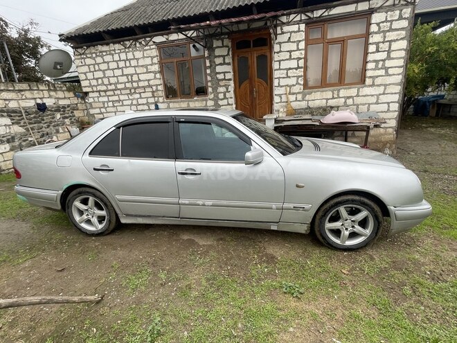 Mercedes E 240 1998, 160,000 km - 2.4 l - Qazax