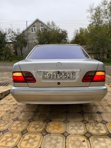Mercedes E 220 2000, 395,000 km - 2.2 l - Gədəbəy