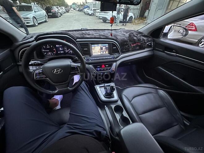 Hyundai Avante 2016, 300,000 km - 1.6 l - Bakı