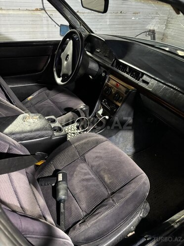 Mercedes 200 E 1986, 300,000 km - 2.0 l - Bakı