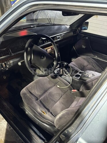 Mercedes 200 E 1986, 300,000 km - 2.0 l - Bakı
