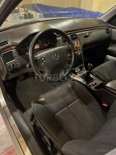 Mercedes E 220 1999, 730,000 km - 2.2 l - Masallı
