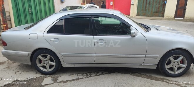 Mercedes E 220 2000, 350,000 km - 2.2 л - Bakı