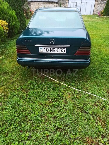 Mercedes E 220 1995, 268,000 km - 2.2 l - Şəki