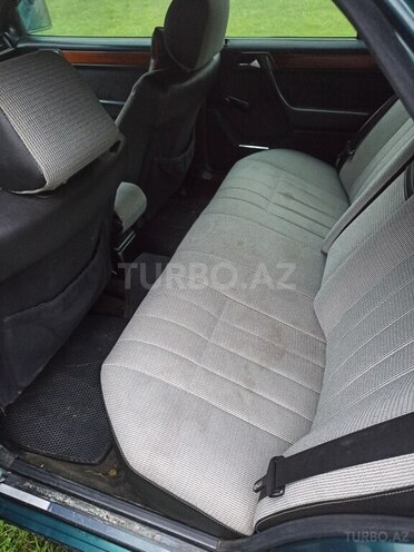 Mercedes E 220 1995, 268,000 km - 2.2 l - Şəki