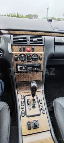 Mercedes E 200 2000, 298,000 km - 2.0 л - Qəbələ