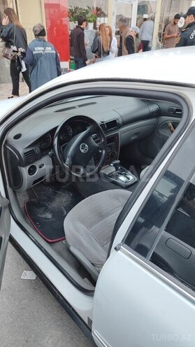 Volkswagen Passat 2001, 402,167 km - 2.8 l - Bakı