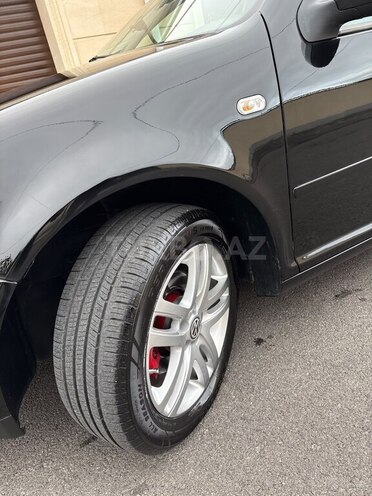 Volkswagen Golf 2003, 270,444 km - 2.0 l - Qusar