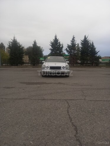 Mercedes E 230 1998, 688,666 km - 2.3 l - Yevlax
