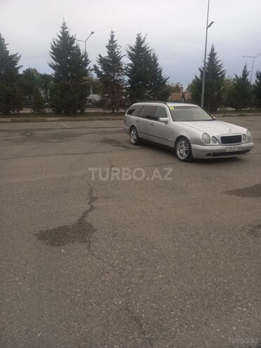 Mercedes E 230 1998, 688,666 km - 2.3 l - Yevlax