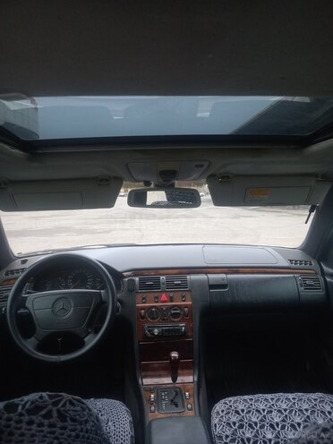 Mercedes E 230 1998, 688,666 km - 2.3 l - Yevlax