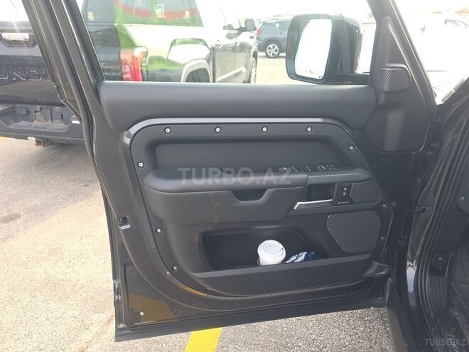 Land Rover Defender 2024, 56,863 km - 3.0 l - Bakı
