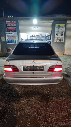 Mercedes E 220 2000, 294,000 km - 2.2 l - Bakı